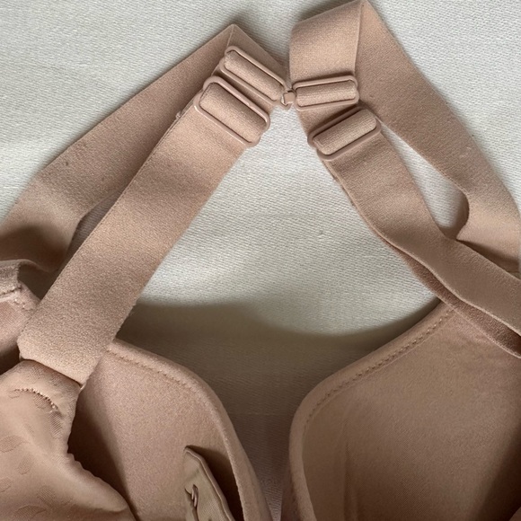 Chantelle Blush Underwire Bra - Picture 4 of 8